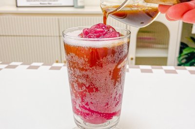 蔓越莓气泡冰美式