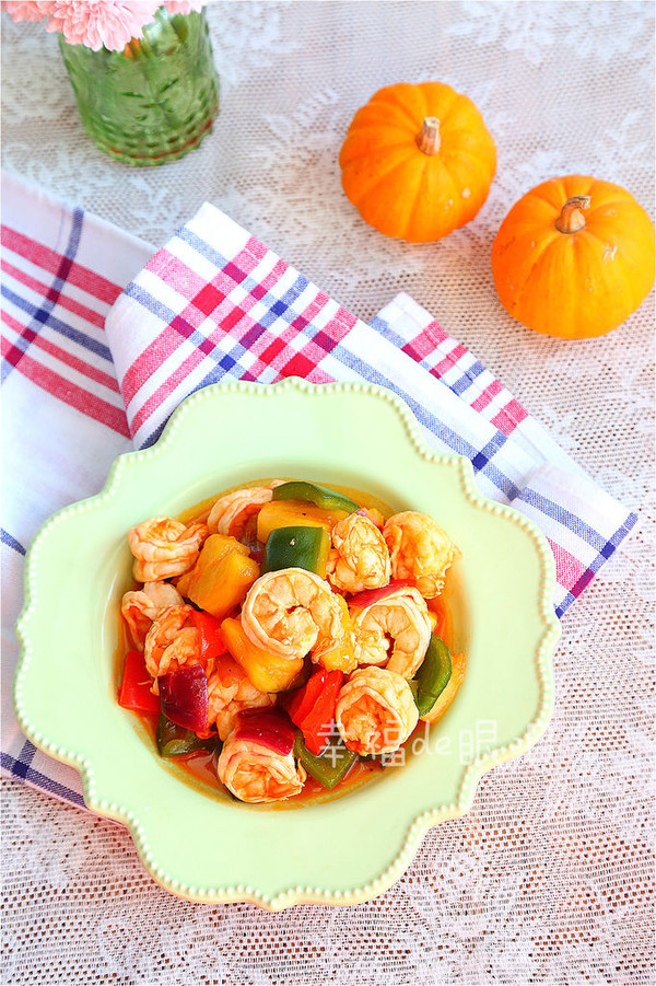 极具异域风情的［泰式菠萝虾球］