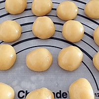 广式莲蓉蛋黄月饼的做法图解6