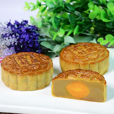 【中秋少不得，传统的蛋黄莲蓉月饼】这种月饼，最能代表中秋节！