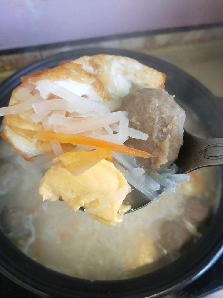 网红海鸭蛋萝卜丸子汤的做法