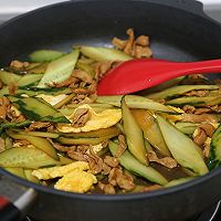#开启冬日滋补新吃法#鸡蛋肉片炒黄瓜的做法图解13