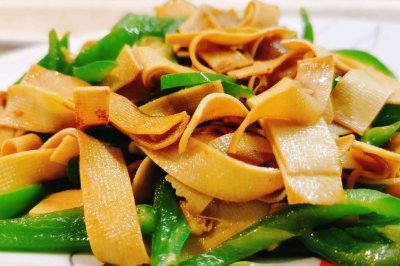 尖椒豆腐皮，好吃到尖叫