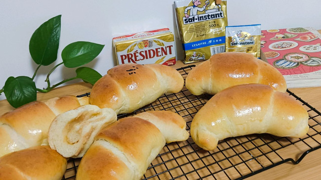 #自由创意面包#牛角甜油酥面包的做法