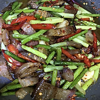 蒜台炒腊肉的做法图解3