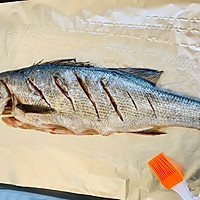 锡纸鲈鱼，在家做美味大餐的做法图解5