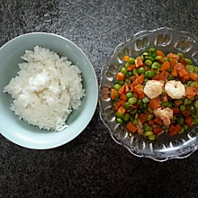宝宝早餐食谱：白米饭+豌豆胡萝卜炒虾仁