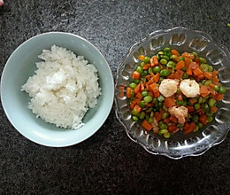 宝宝早餐食谱：白米饭+豌豆胡萝卜炒虾仁的做法