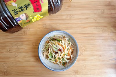 炝拌豆腐皮