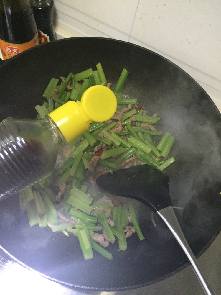 芹菜肉丝的做法图解7