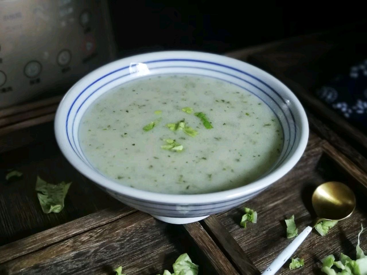 Congee with vegetables and lean meat