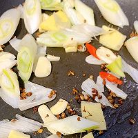 超下饭！超开胃！—「酸菜土豆烧鸡」的做法图解3