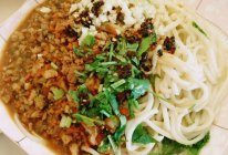 香喷喷的自制肉杂面条的做法