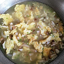 蘑菇鸡蛋肉片汤