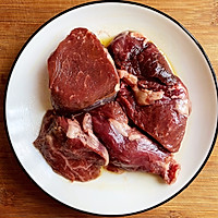 还原《孤独的美食家》の牛排盖浇饭的做法图解3