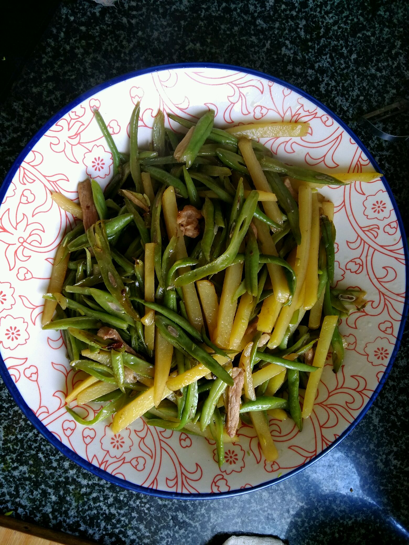 Kidney bean and potato chips