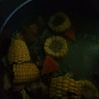 玉米排骨汤的做法图解5