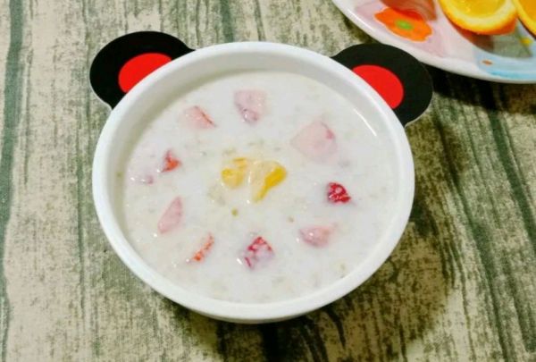 奶香水果燕麦粥 (宝宝辅食）