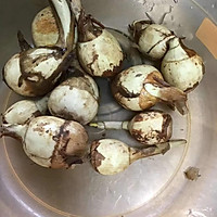 红烧慈菇虎皮肉的做法图解1