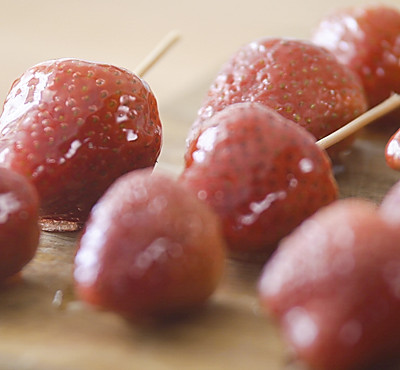 自制草莓冰糖葫芦