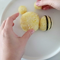 补钙小能手：小蜜蜂黄金饭团的做法图解10
