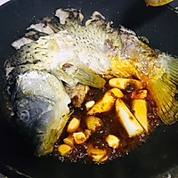鲜香微辣酱香版红烧鲤鱼的做法图解3