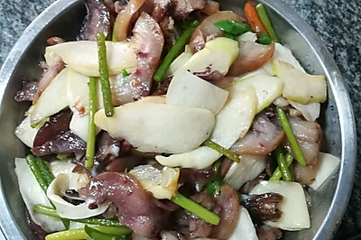 蒜苔高笋炒猪头肉