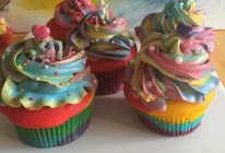 彩虹香草紙杯蛋糕「rainbow cup cake」的做法