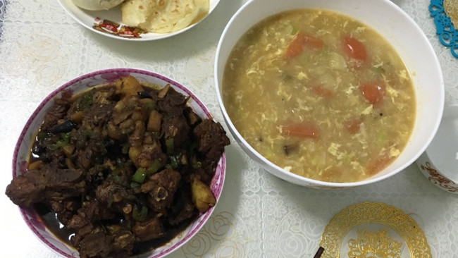 土豆炖排骨的做法