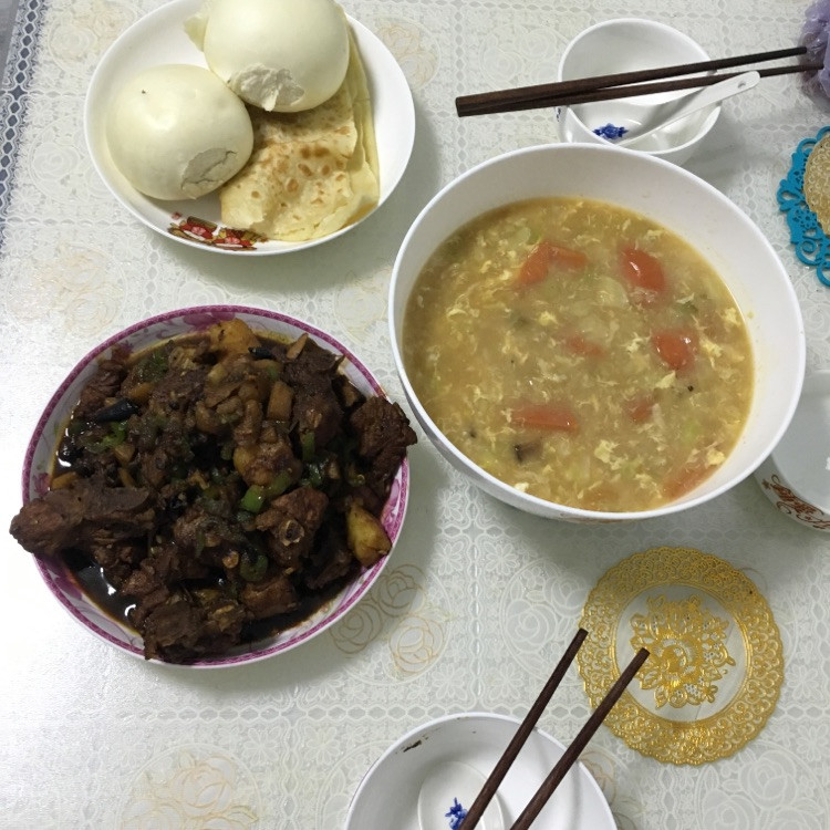 土豆炖排骨的做法