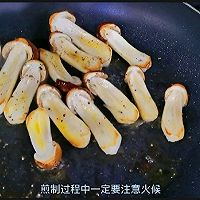 翡翠姬松茸香煎雪花牛的做法图解4