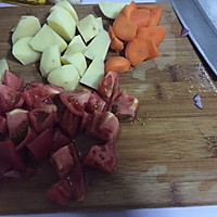 西红柿土豆胡萝卜炖牛肉的做法图解1