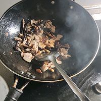 鸡枞菌与五花肉的做法图解6