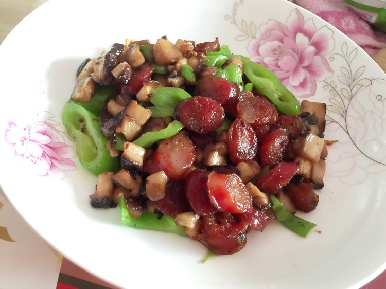 香菇腊肠绘的做法