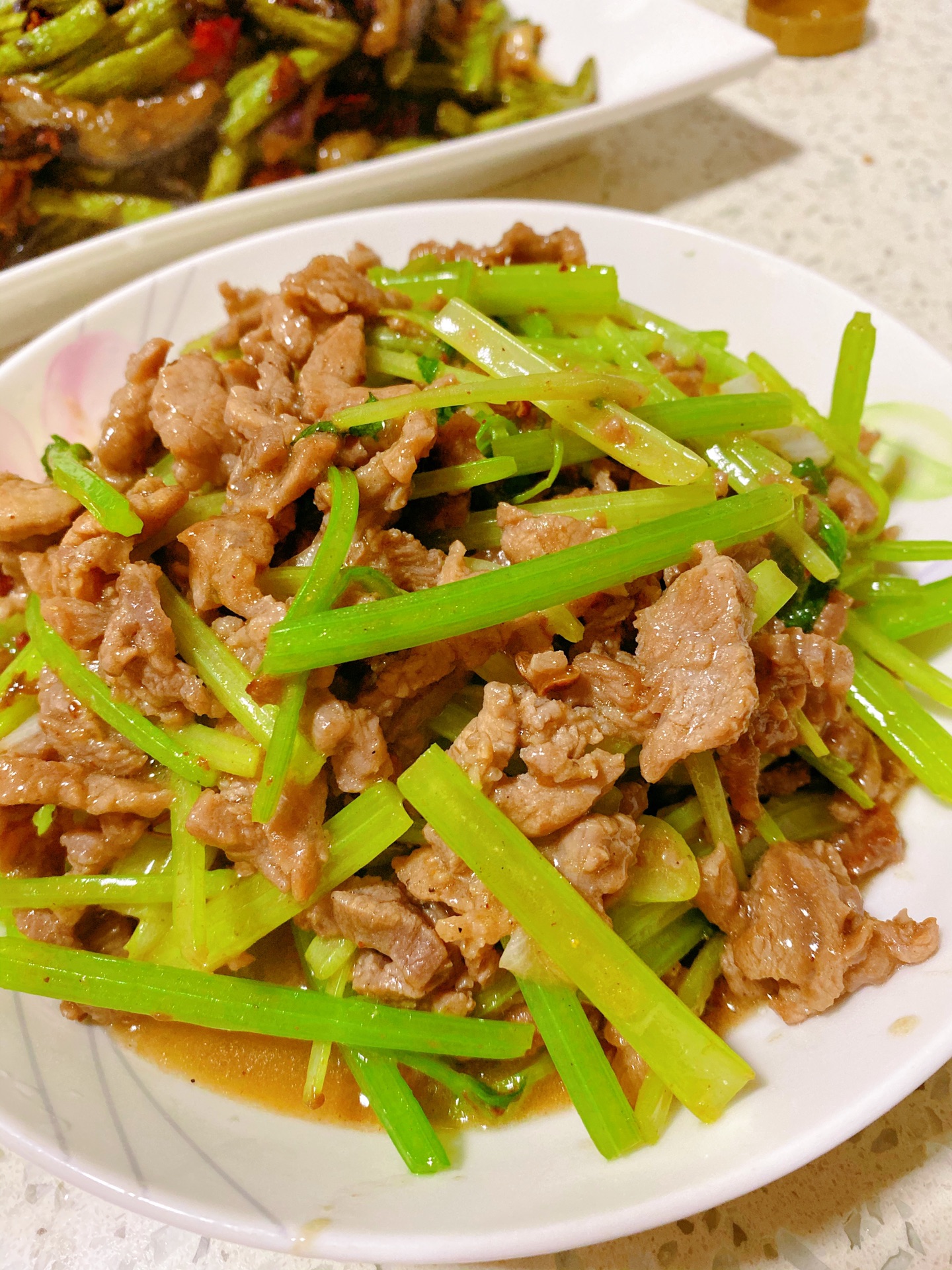 Super rice, celery, beef, beef, tender and juicy