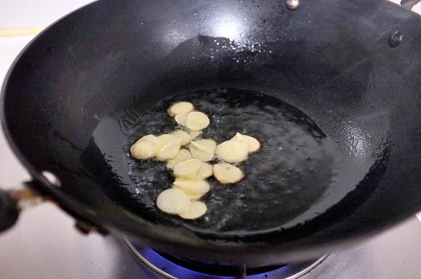 青椒炒香菇的做法图解4