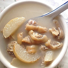猪蹄雪梨汤——秋季去燥养颜汤品