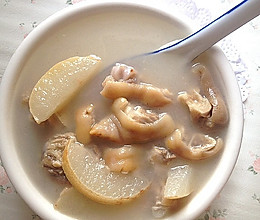 猪蹄雪梨汤——秋季去燥养颜汤品的做法