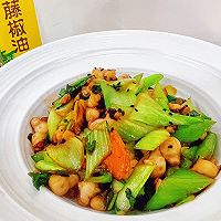 藤椒味八爪鱼丁炒上海青！的做法图解16