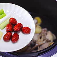 #花10分钟，做一道菜！#板栗炖土鸡汤的做法图解10