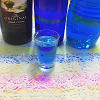 蓝色水母鸡尾酒的做法图解2