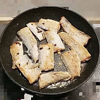 #精品菜谱挑战赛#红烧蒜香带鱼的做法图解5