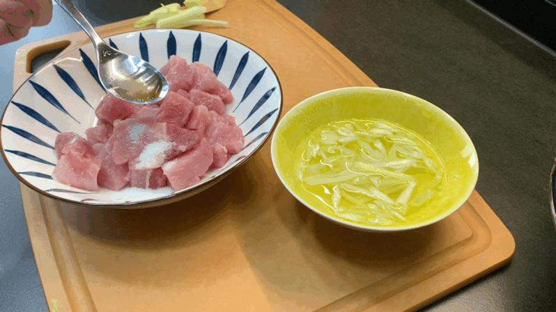 #糖小朵甜蜜控糖秘籍#超甜的菠萝咕咾肉｜幸福感爆棚｜超级详细的做法图解5