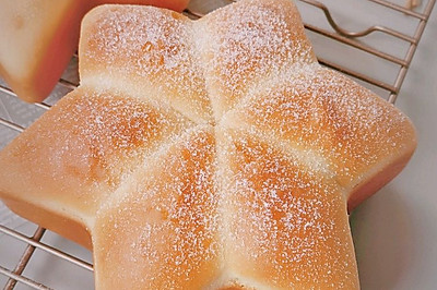 淡奶油六角小面包