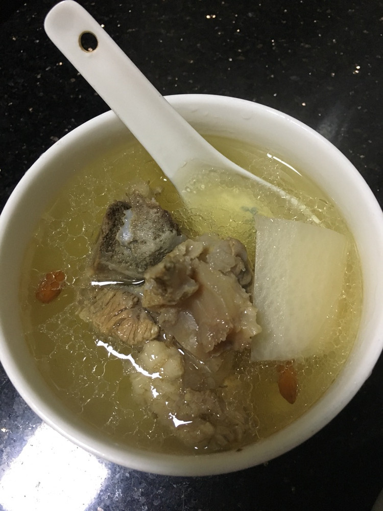 大骨炖萝卜汤的做法