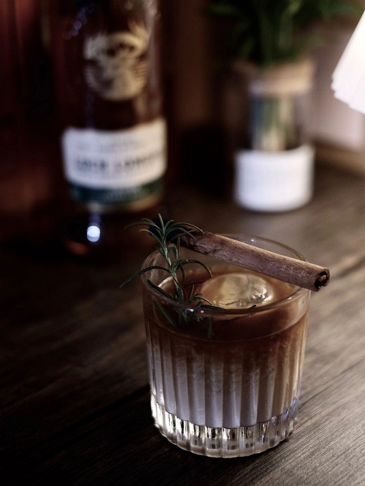 鸡尾酒 威士忌➕百利甜调酒：事后酒的做法