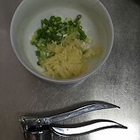 快手油泼面的做法图解1