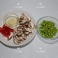 香菇烩毛豆#金龙鱼外婆乡小榨菜籽油 外婆的食光机#的做法图解2