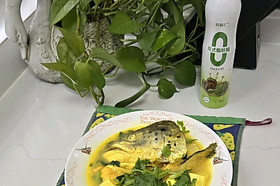 咖喱三文鱼头豆腐汤
