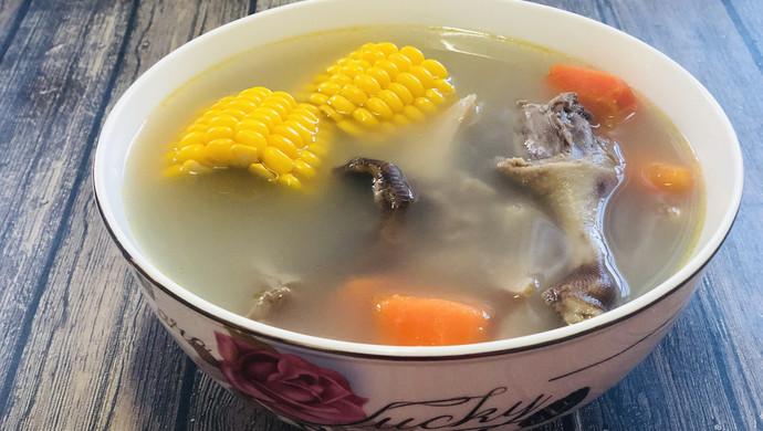 莲藕胡萝卜玉米老鸭汤